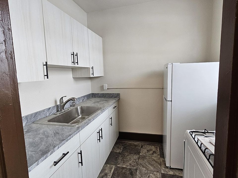 2nd image of 718 1st Ave N #2