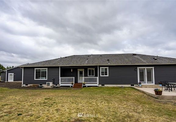 3rd image of 235 Bay Point Dr