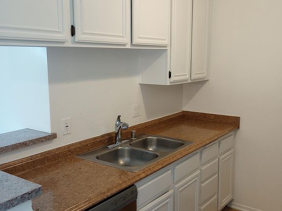 4th image of 465 Oak St APT 303