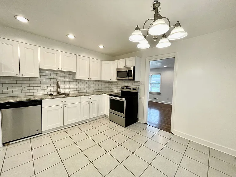 5621 Larry Ave — Photo 10