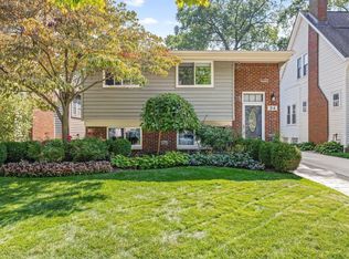 54 Wellesley Dr, Pleasant Ridge, MI 48069