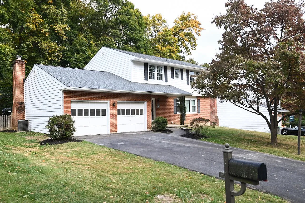 4 bed, 2.5 bath, 2700 sqft, $3,500 — Photo 1