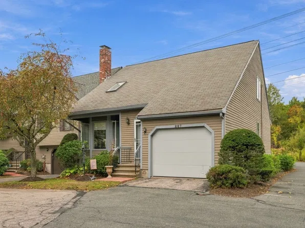 207 Copperwood Dr #37, Stoughton, MA 02072