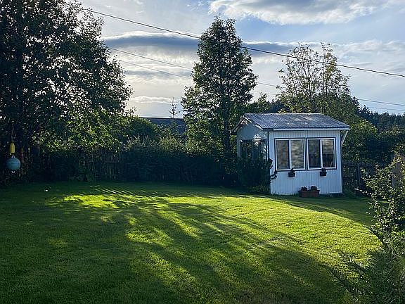 Backyard and she-shed 