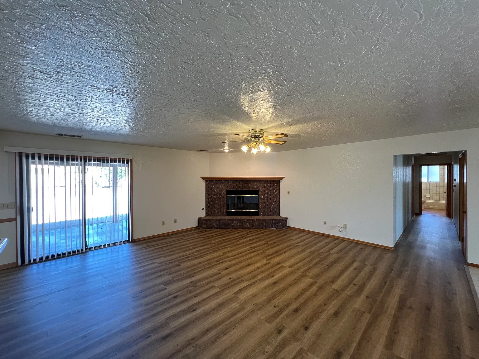 3 bed, 2.5 bath, 2388 sqft, $2,800 — Photo 3