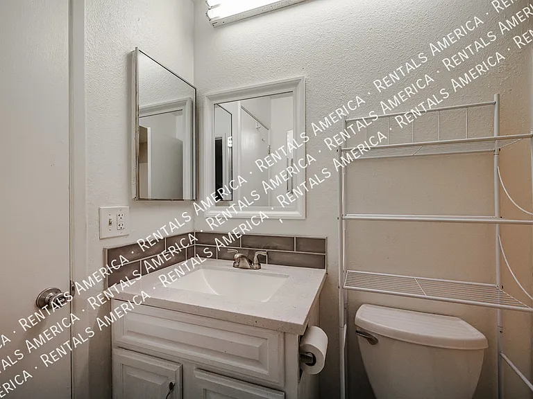 1052 S San Jose #2 — Photo 15