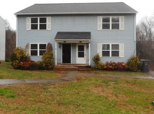 1043 Piedmont St, Bedford, VA 24523