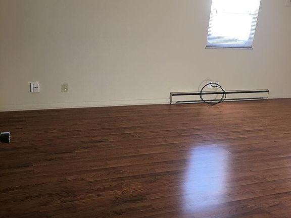 3rd image of 1308 Cherry Hill Dr APT C