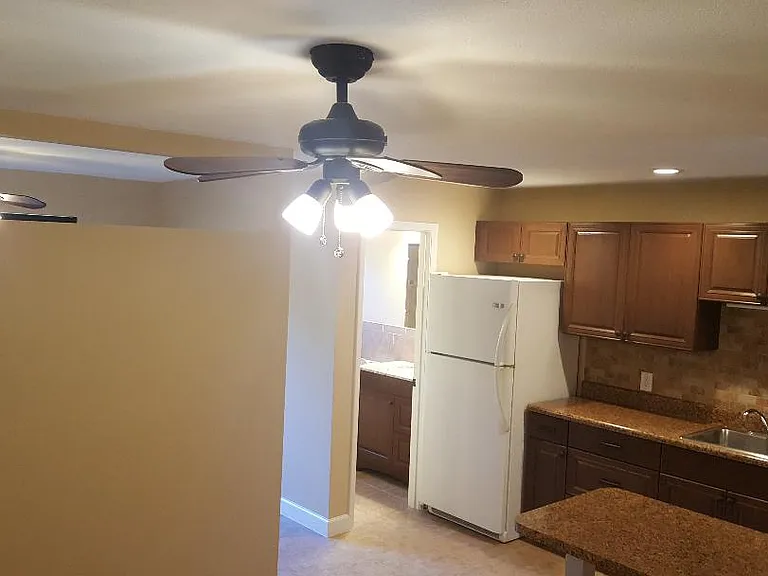 1041 SE Monterey Rd #B17 — Photo 3