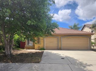 27547 Sierra Madre Dr, Murrieta, CA 92563