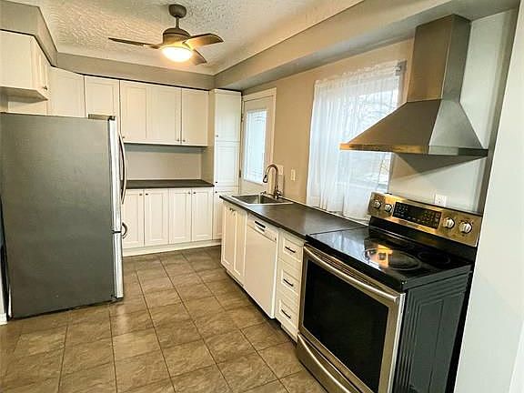 4th image of 2312 Louis Ave