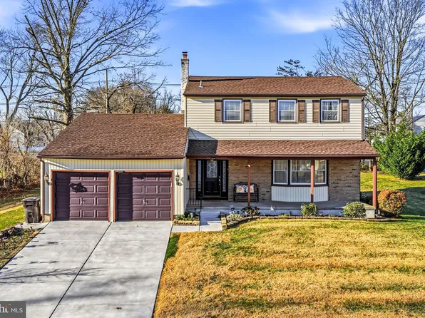 100 Diane Ave, Delran, NJ 08075