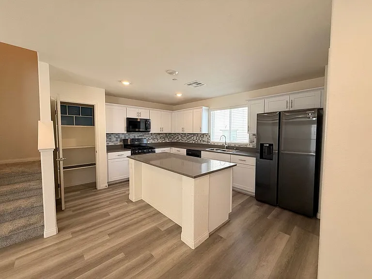 3720 Brilliant Sunset St — Photo 8