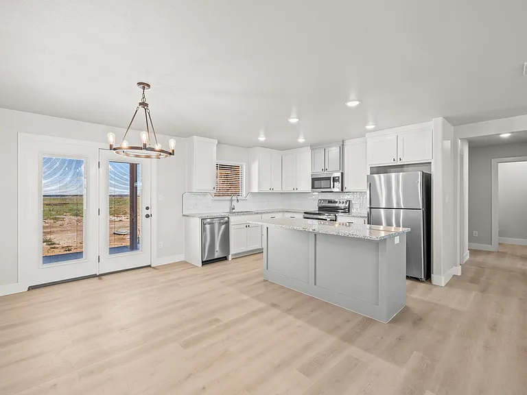 10517 East Cres #7400 — Photo 33