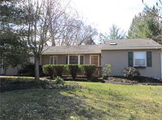 29 Palmer Rd, Kendall Park, NJ 08824