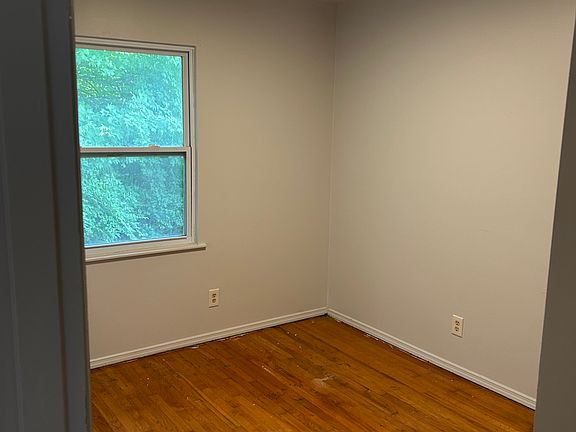 4th image of 1575 Prospect St