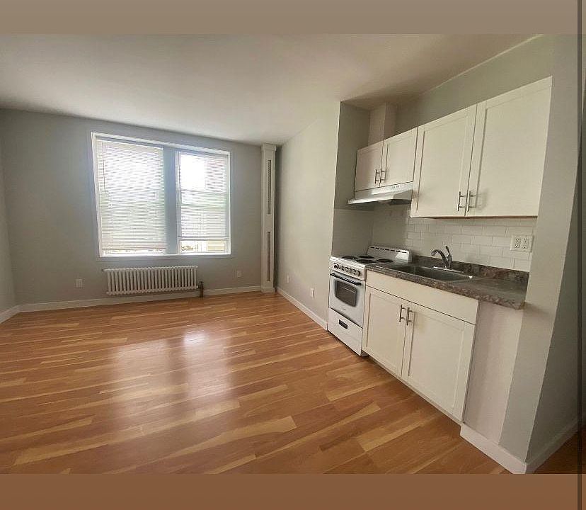 1st image of 215 E Broadway #6