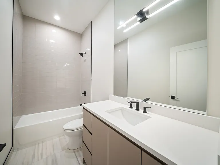 412 E 50th Pl #2 — Photo 11