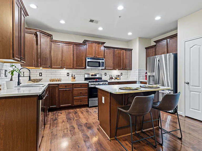 7526 Stonehouse Run Dr — Photo 12