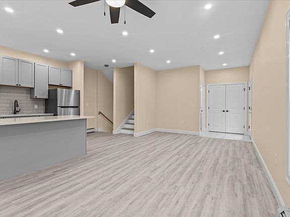 3rd image of 86-88 N Winooski Ave