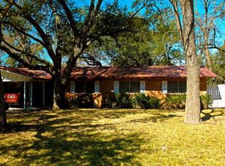 338 Pecan St, Uvalde, TX 78801