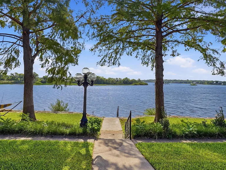 3218 Sunrise Ct — Photo 24