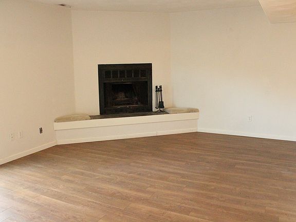3rd image of 488 Hill Meadow Dr