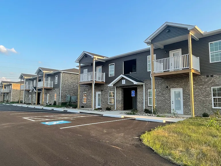 Hillview Commons — Photo 3