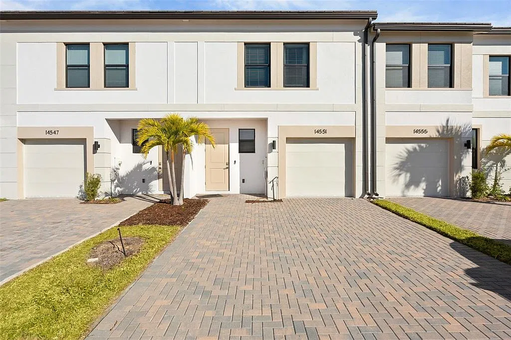 3 bed, 2.5 bath, 1539 sqft, $2,700 — Photo 1
