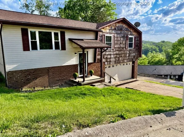 5106 Sunshine Cir, Cross Lanes, WV 25313