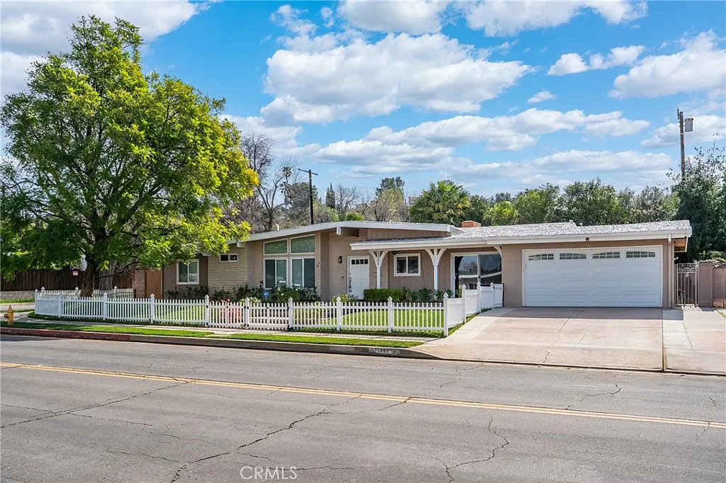 4 bed, 2531 sqft, $6,900 — Photo 3