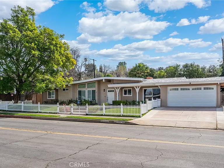 23000 Brenford St — Photo 3