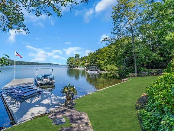 2nd image of 134 Lake End Rd