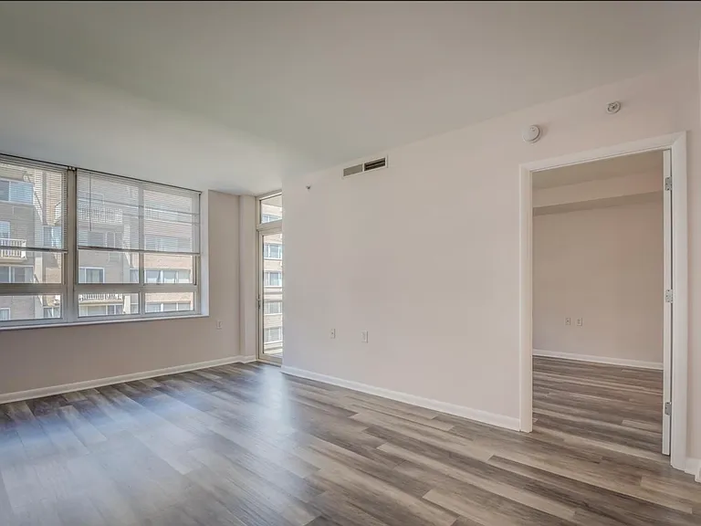 350 G St SW — Photo 15