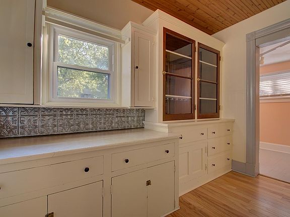 4th image of 4814 Oak St