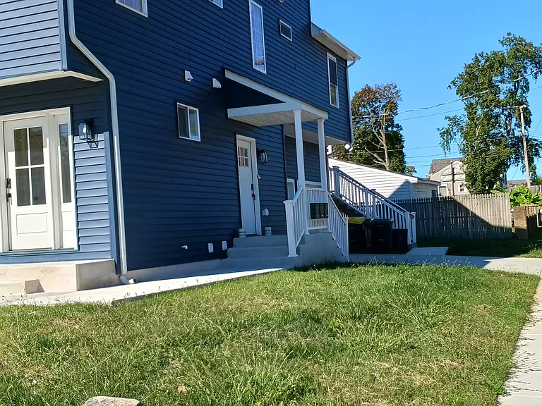 401 Howard St — Photo 31