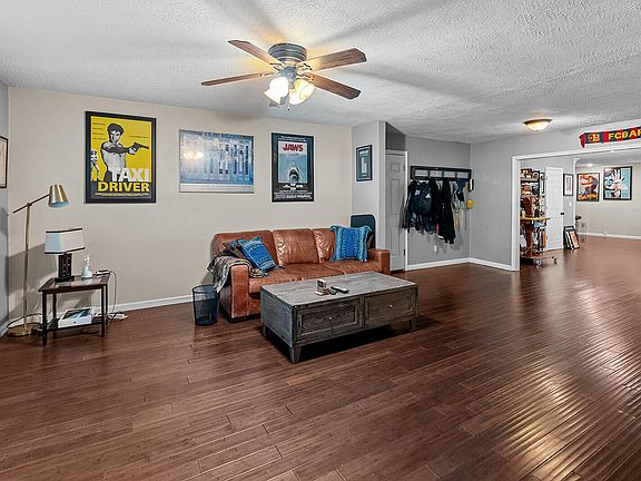 5th image of 4747 S Roslyn Avenue