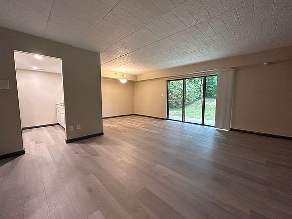 5th image of 515-519 Rebecca Ave #515F