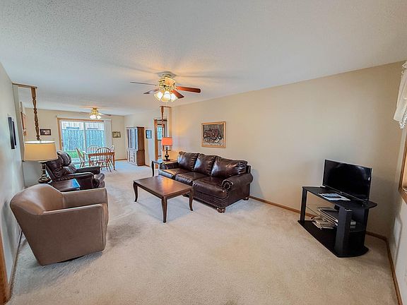 4th image of 2411 Kenwood Dr SW