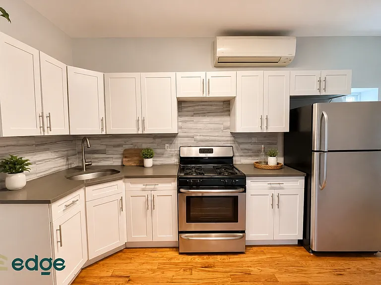 1425 Broadway #3 — Photo 2