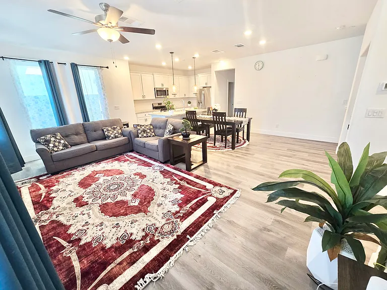 2137 Hunt St — Photo 5