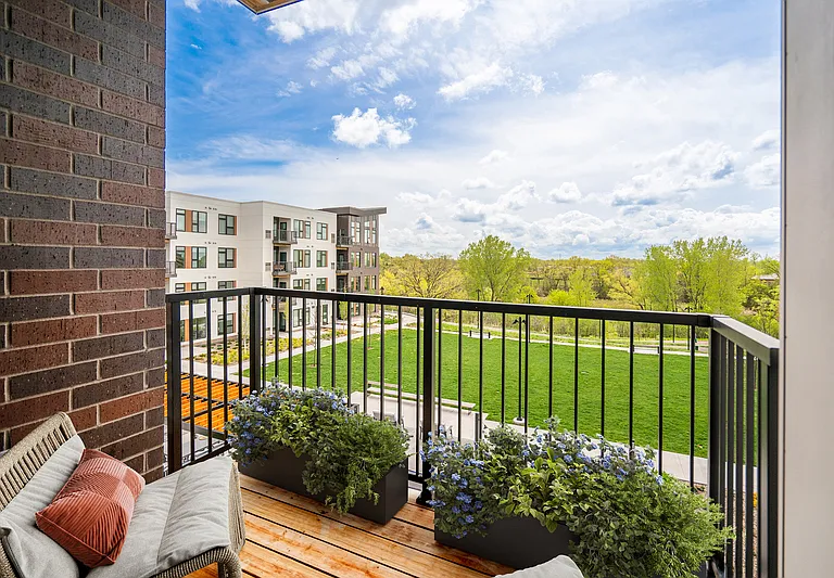 Viking Lakes Residences — Photo 18
