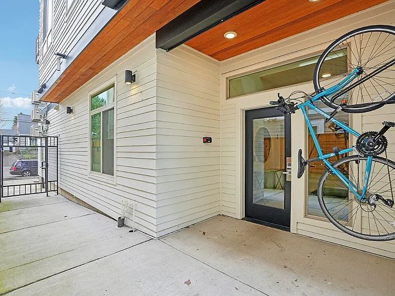 6610 N Greenwich Ave #9 — Photo 3