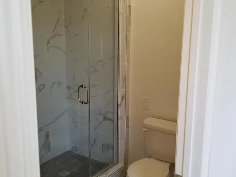 400 S Harvard Blvd — Photo 18