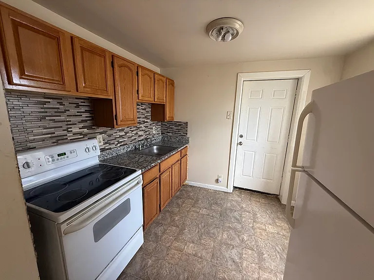 387 W Liberty St #3 — Photo 6