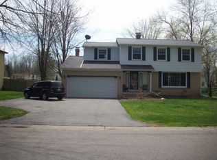 6095 Emerson Dr, Orchard Park, NY 14127
