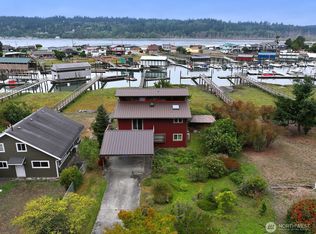 8122 Autumn Ln, Clinton, WA 98236