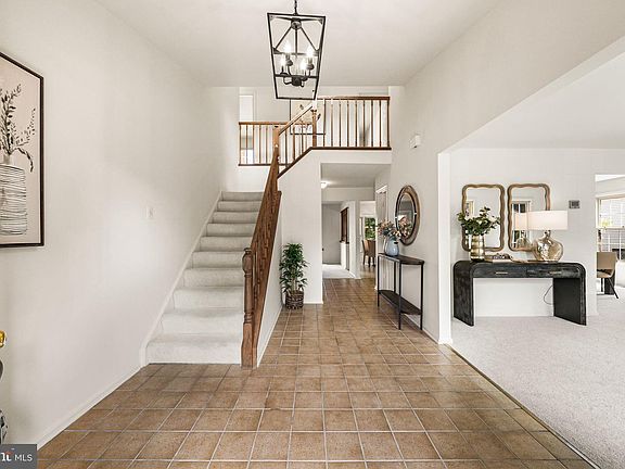 3rd image of 6011 Burnside Landing Dr