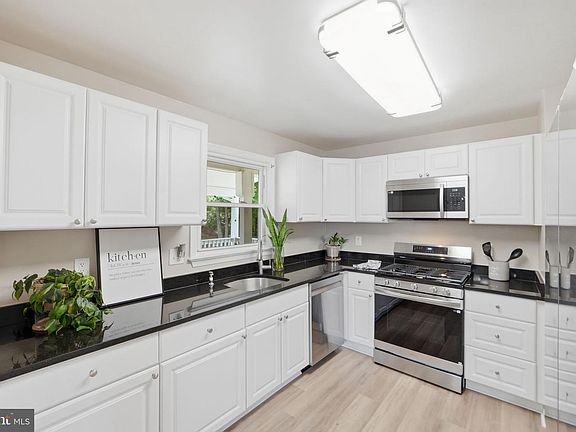 4th image of 3007 Kingsway Rd