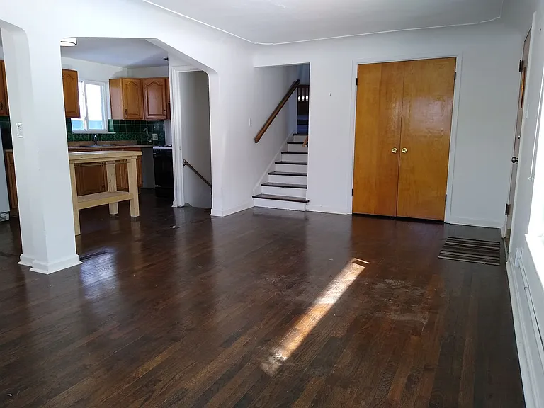2128 Hooker St — Photo 6